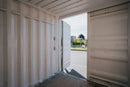foto dentro de container con puertas abiertas